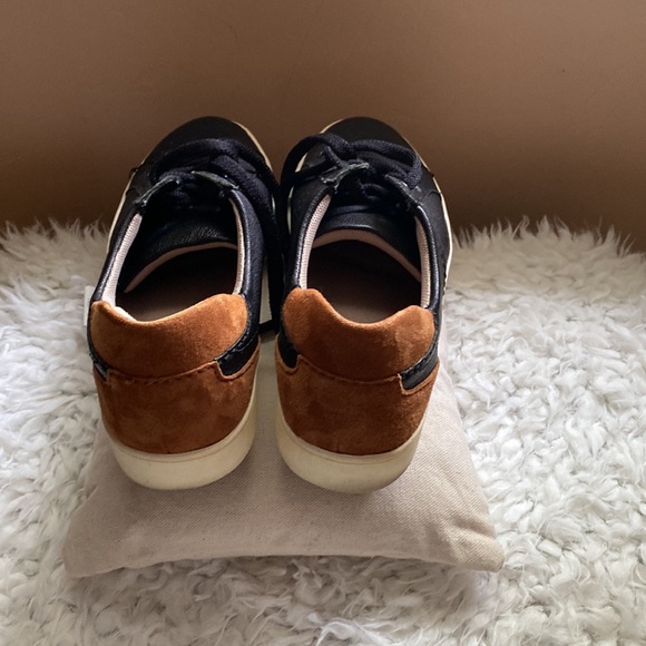 Tennis shoes excellent condition - Picture 3 of 5